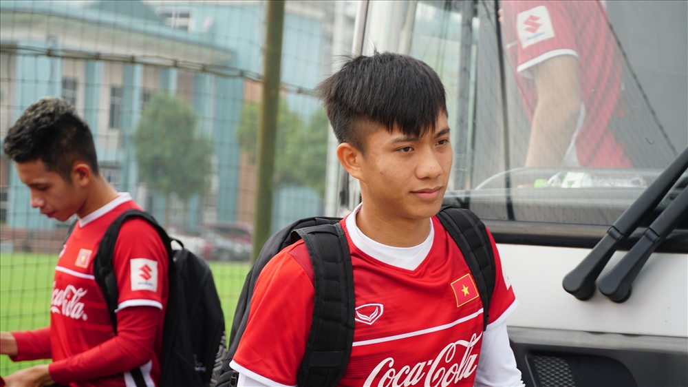 Sáng 26.12, tuyển Việt Nam có buổi tập tại Trung tâm đào tạo bóng đá trẻ Việt Nam. Khoảng 10h15, các cầu thủ di chuyển tới sân tập, chậm hơn so với lịch tập luyện đã công bố (10h).