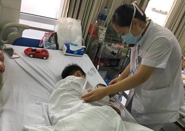 Bệnh nhi đang được theo dõi tại Bệnh viện Sản Nhi Nghệ An. Ảnh: BVCC.