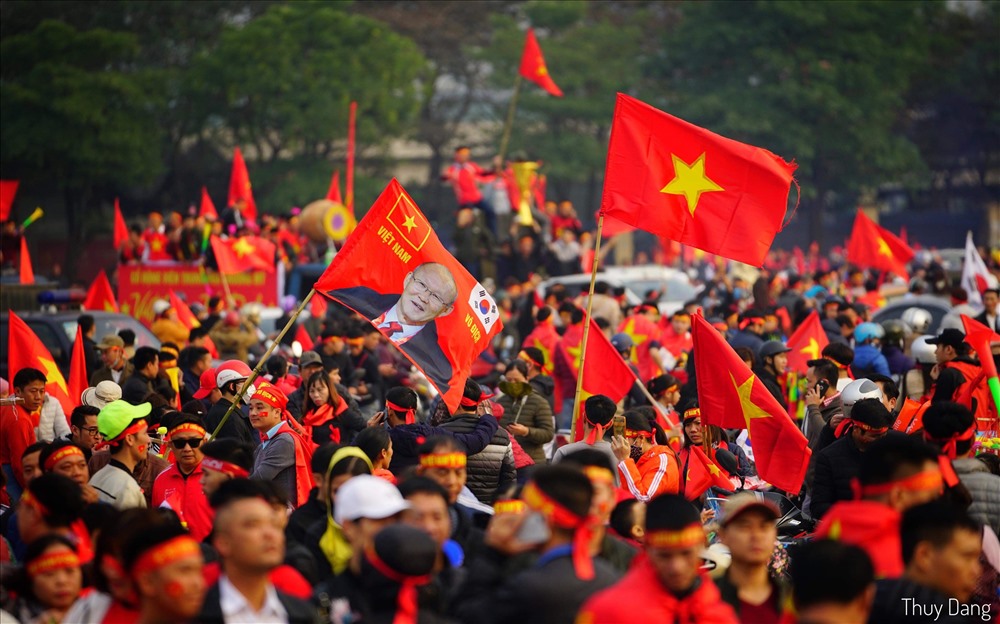 Bóng đá Việt Nam mang lại hiệu ứng xã hội lớn. Ảnh: THUỶ ĐẶNG