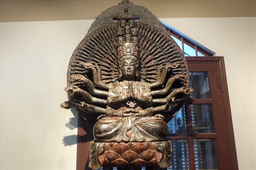 Tượng Phật nghìn tay được trưng bày tại bảo tàng.