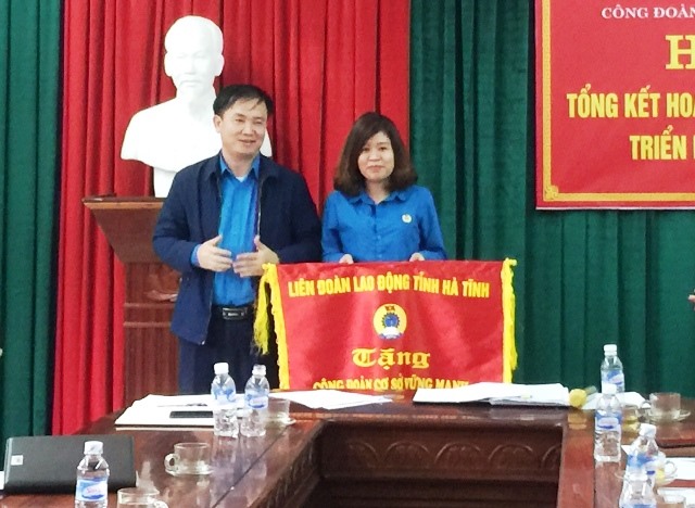 Đơn vị CĐCS được LĐLĐ tỉnh Hà Tĩnh tặng cờ thi đua