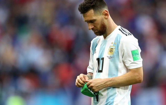 Thi đấu xuất sắc, nhưng Messi vẫn không thể kéo tập thể Argentina rệu rã vượt qua Pháp.