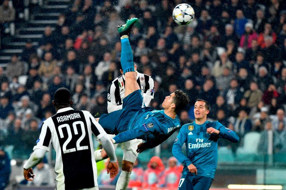 Khoảnh khắc Ronaldo ghi bàn vào lưới Juventus tại Champions League 2017/2018.