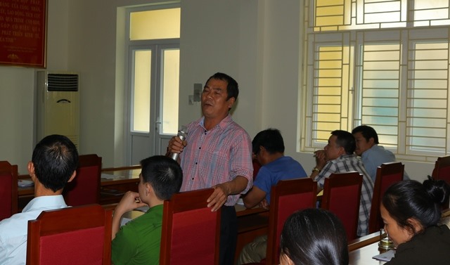 Đại diện chủ nhà trọ thôn Vĩnh Thịnh Đông - Phường Khai Quang có ý kiến tại hội nghị. Ảnh: Phạm Duẩn