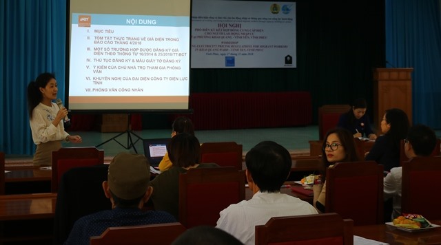 Đại diện Tổ chức Gret chia sẻ những thông tin, kinh nghiệm về việc ký hợp đồng cung cấp điện. Ảnh: Lâm Nguyễn
