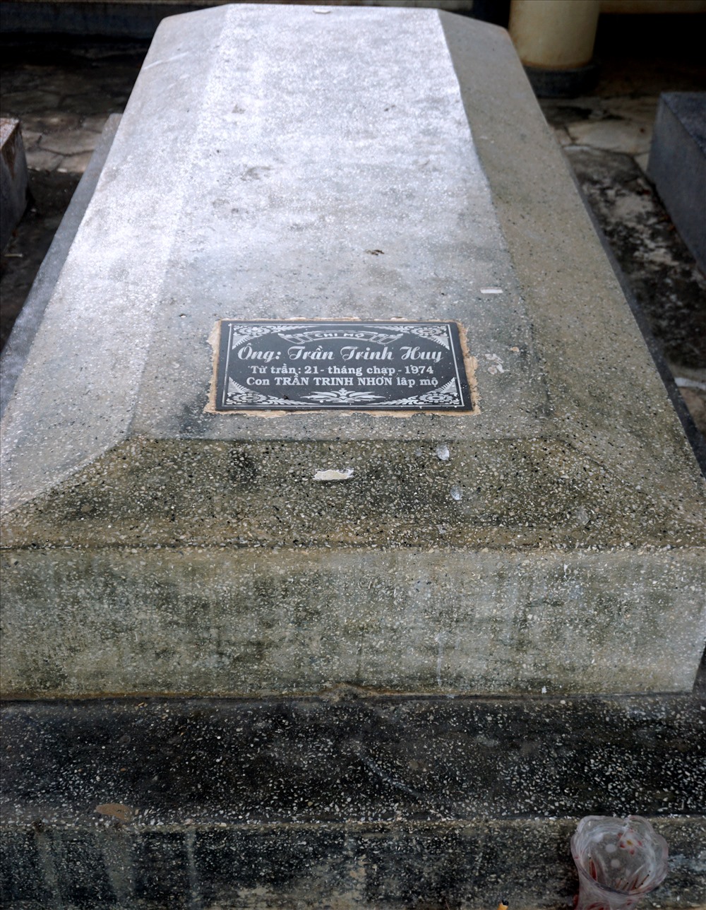 Mộ Công tử Bạc Liêu Trần Trinh Huy nằm trong khu mộ của Trần Gia   (ảnh Nhật Hồ)