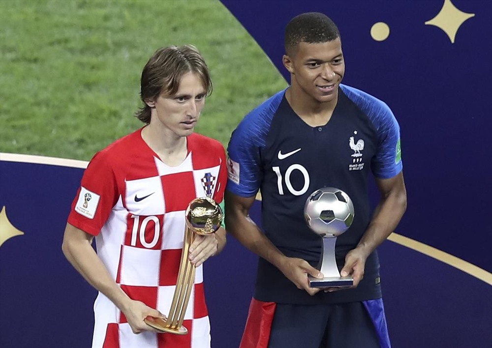 Modric cùng Mbappe là 2 ngôi sao sáng nhất World Cup 2018. Ảnh: FIFA.
