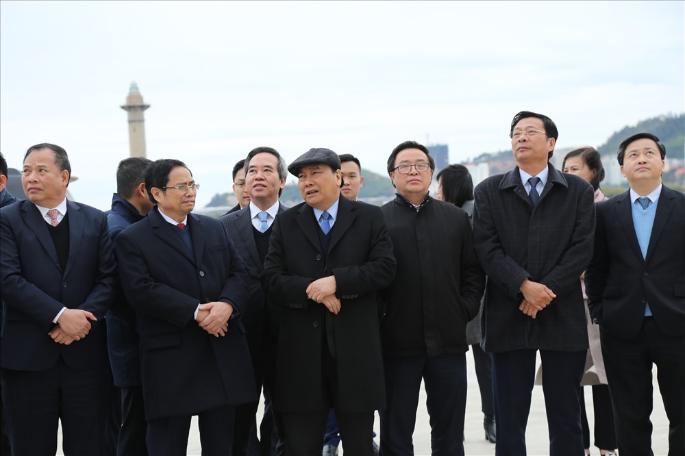 Thủ tướng thăm và cắt băng khánh thành Cảng tàu khách quốc tế Hạ Long