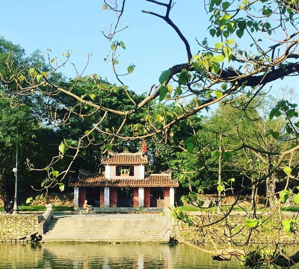 Chùa Diệu Đế nhì từ sông Đông Ba.