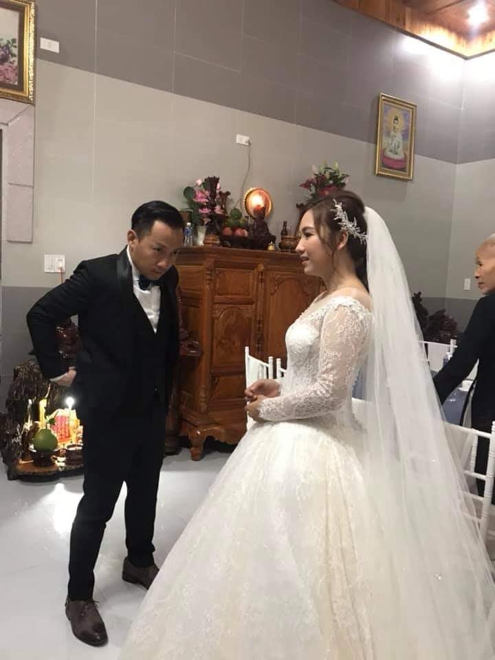 Một số khoảnh khắc Tiến Đạt cùng cô dâu Thuỵ Vy được Phương Thanh chia sẻ. 