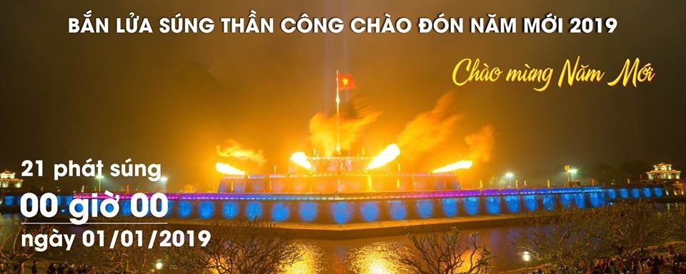 Bắn súng thần công chào năm mới. Ảnh: Di sản Huế. 