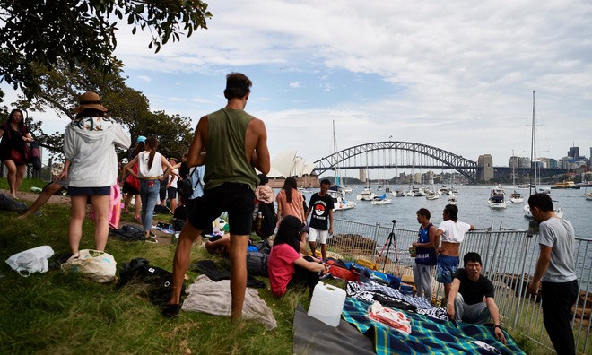 Tại Sydney, người dân và du khách đang chọn chỗ đẹp ở chiêm ngưỡng màn pháo hoa.