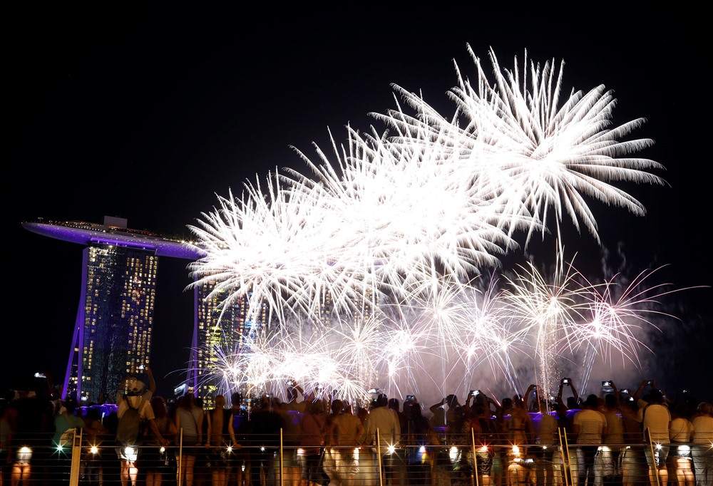 Vịnh Marina, Singapore ngập tràn ánh sáng với màn pháo hoa mãn nhãn.