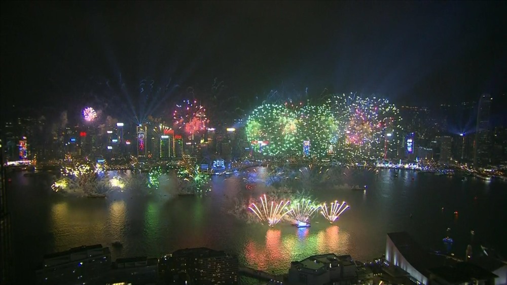 Hong Kong rực sáng trong đêm giao thừa đón năm mới. (Ảnh: Sky)