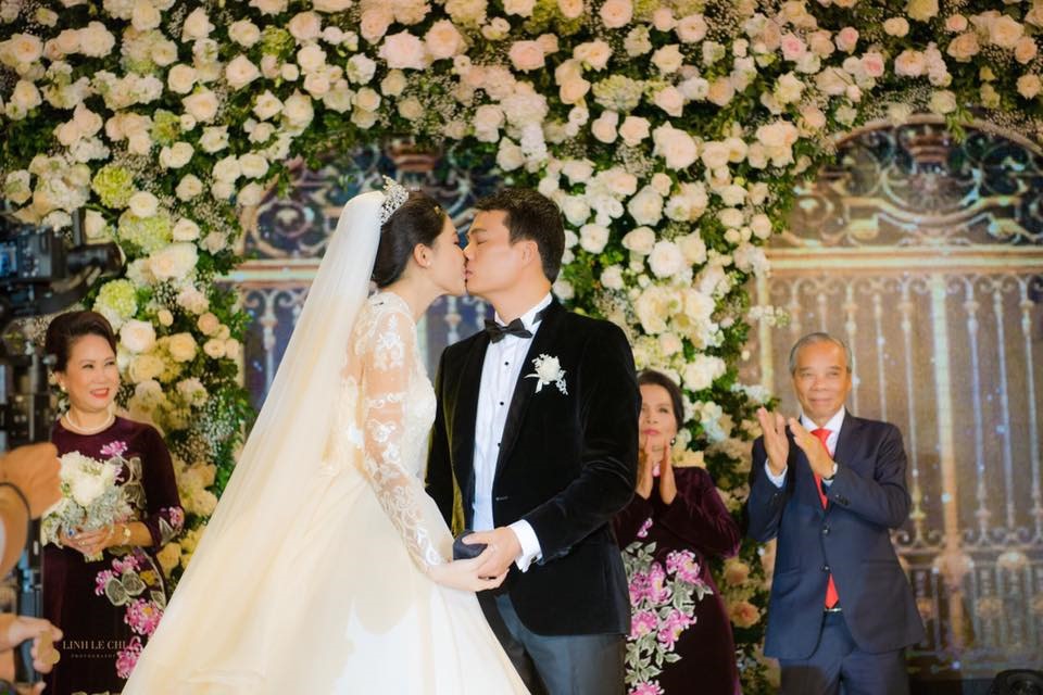 Tối 2.12, lễ kết hôn của Á hậu Thanh Tú và doanh nhân Nguyễn Thành Phương đã diễn ra tại một trung tâm tiệc cưới ở thủ đô Hà Nội. Ảnh: LLC. 