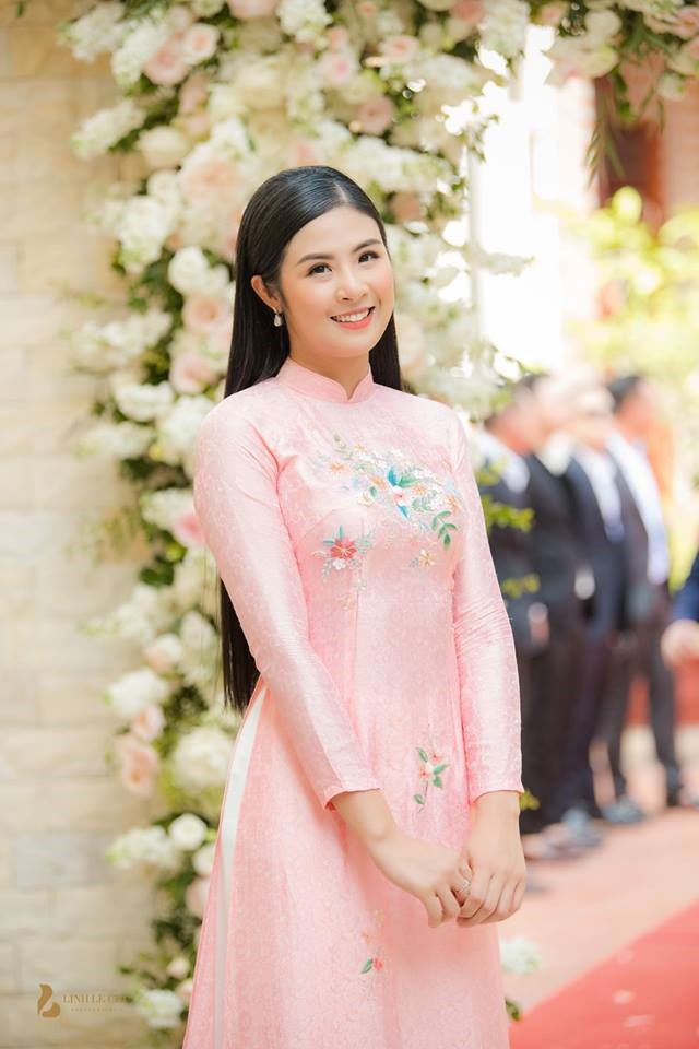 Hoa hậu Ngọc Hân trong đám cưới của Thanh Tú. 