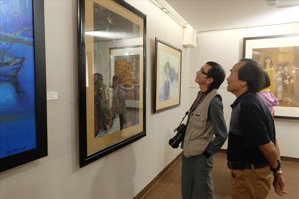 Buổi triển lãm trưng bày, giới thiệu đến công chúng 43 tác phẩm mỹ thuật đa dạng về chất liệu và thể loại sáng tác bởi 34 họa sĩ, nhà điêu khắc của Đà Nẵng.