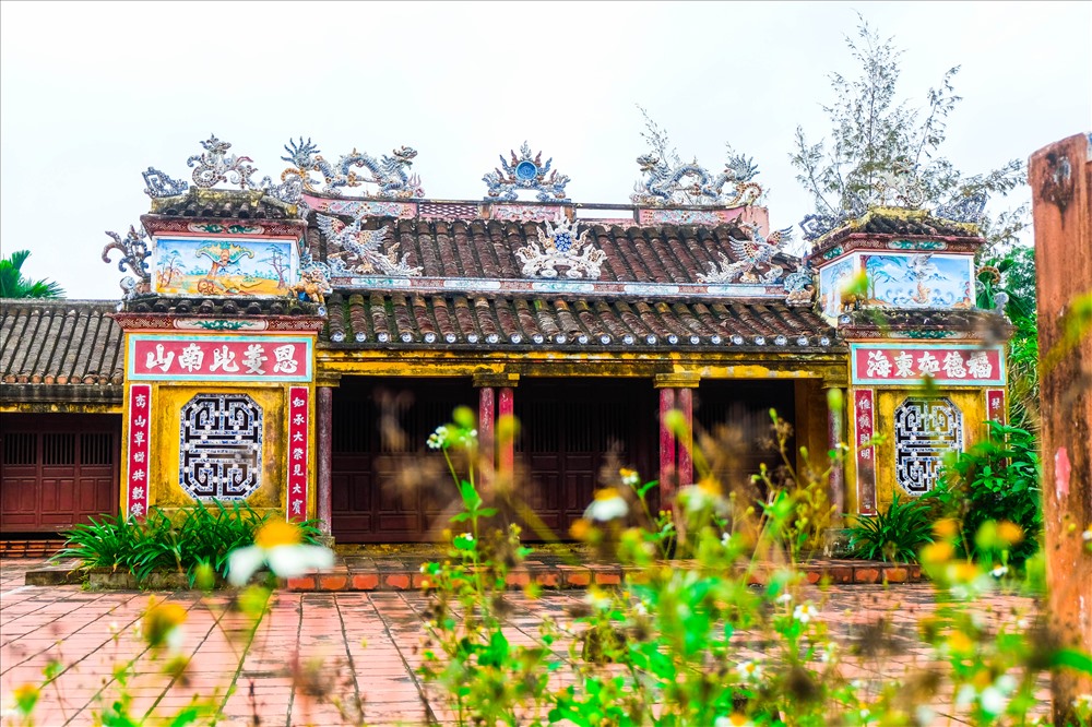 Đây là ngôi nhà thờ 5 vị tiền hiền của các tộc Đặng, Lâm, Nguyễn, Trần, Lê.