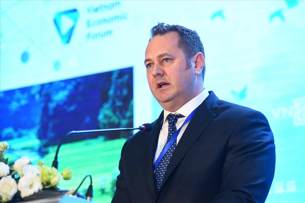 Ông Craig Douglas - Phó Chủ tịch Tập đoàn Lodgis Hospitality Group chia sẻ nhiều kinh nghiệm cho ngành du lịch Việt Nam. Ảnh: BTC.