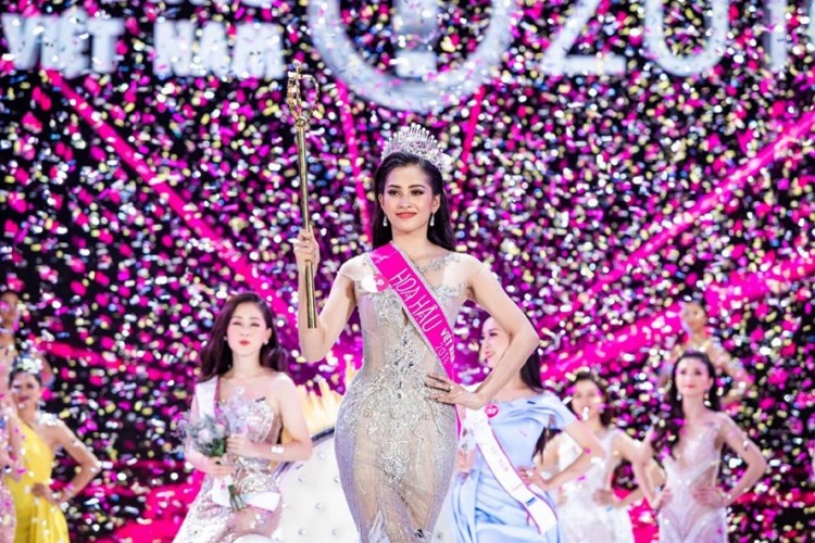 Khi Tiểu Vy đăng quang Hoa hậu Việt Nam 2018 nhiều người tỏ ra nghi ngờ về năng lực của cô gái 18 tuổi. 