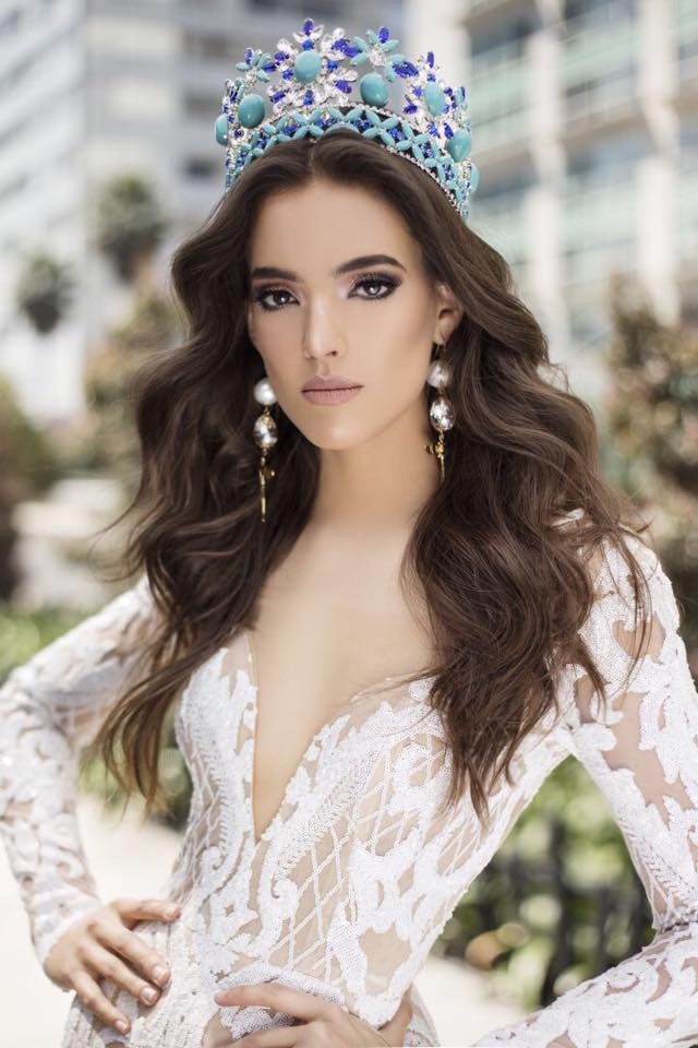 Vanessa Ponce cũng là người đẹp đầu tiên của Mexico giành được vương miện Miss World - Hoa hậu Thế giới cao quý.