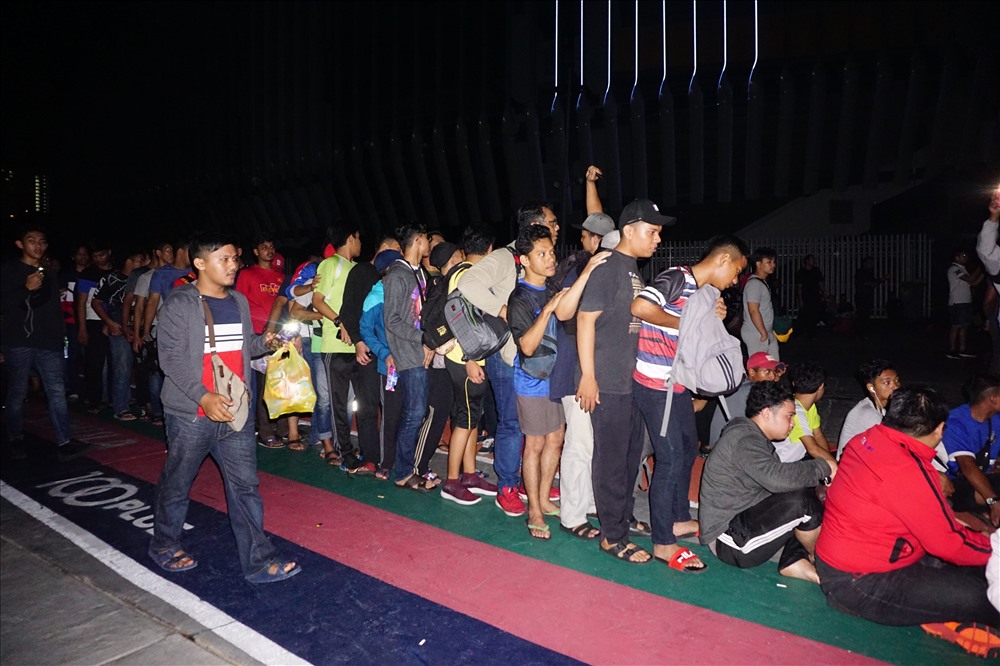 Chỉ sau 1 tiếng mở bán, LĐBĐ Malaysia (FAM) đã thông báo hết vé. Thậm chí FAM đã phải xin lỗi những người chậm chân và hi vọng họ có thể thông cảm vì sức chứa của sân vận động không thể lớn hơn được nữa (sân Bukit Jalil có sức chứa hơn 8 vạn khán giả)