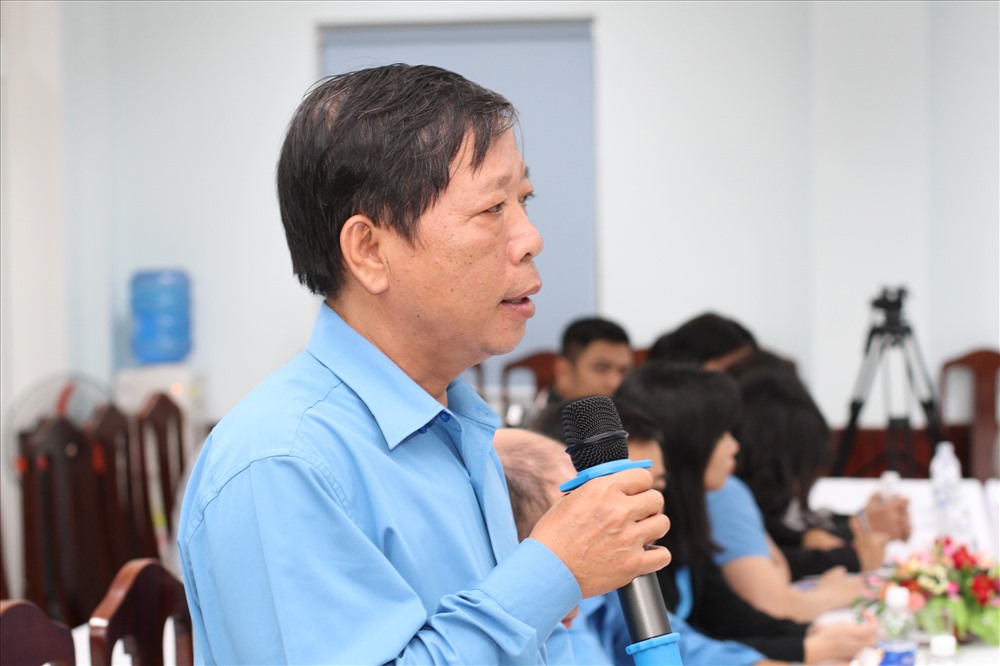 Đồng chí Trần Quang Vinh - Phó Chủ tịch LĐLĐ tỉnh Thừa Thiên - Huế góp ý kiến tại buổi làm việc. Ảnh: Hưng Thơ.