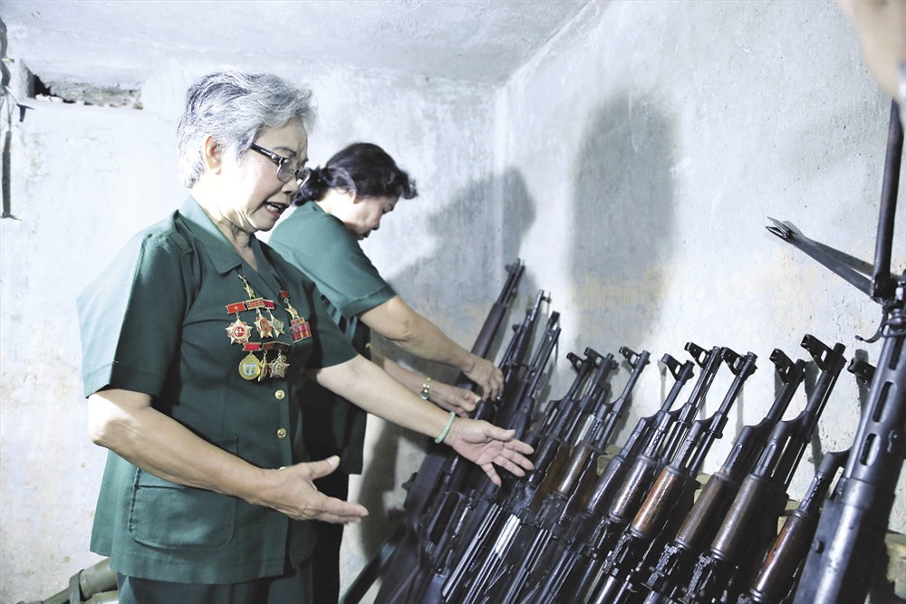 Những khẩu súng cùng loại súng tấn công địch năm 1968 được bảo quản tại Di tích.