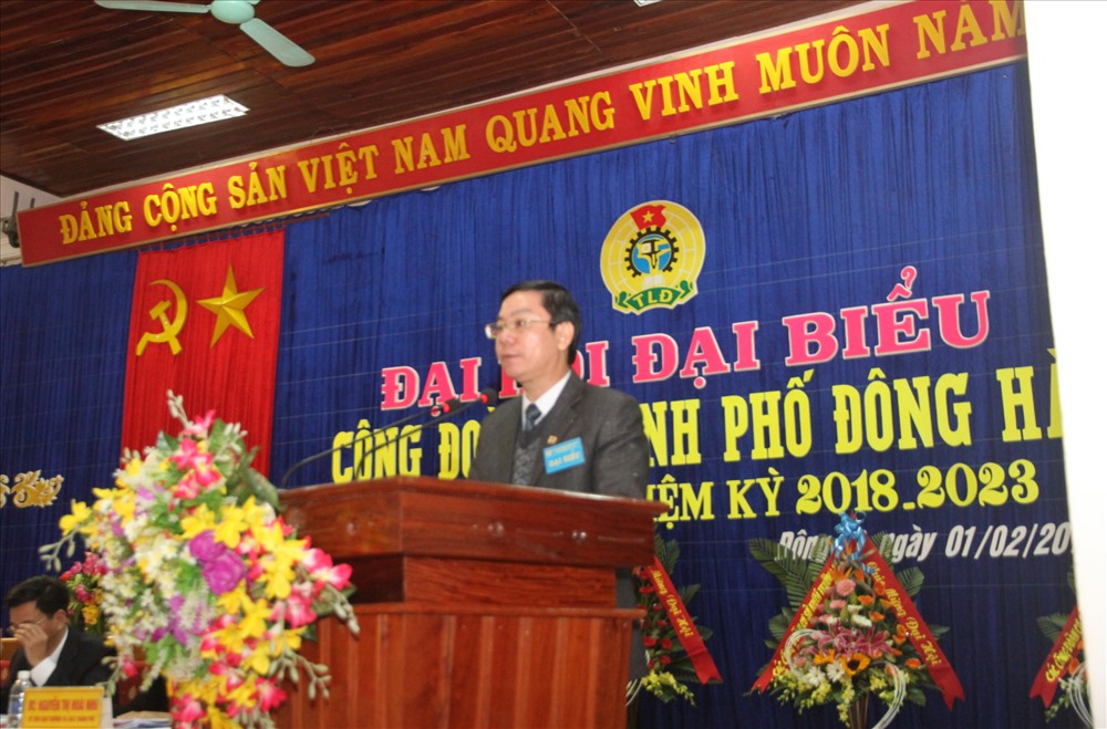 Đồng chí Nguyễn Thế Lập - Chủ tịch LĐLĐ tỉnh Quảng Trị phát biểu chỉ đạo tại đại hội. Ảnh: HT.