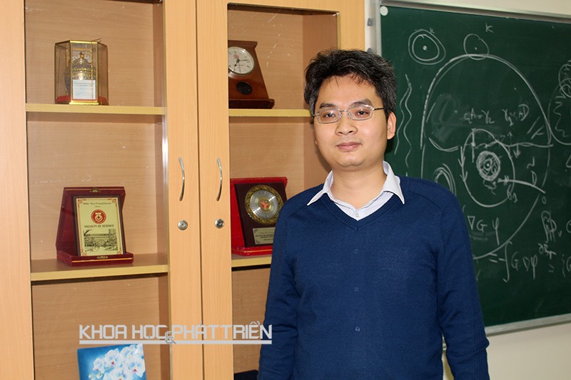ông Phạm Hoàng Hiệp cũng trở thành phó giáo sư trẻ nhất Việt Nam khi mới 29 tuổi.
