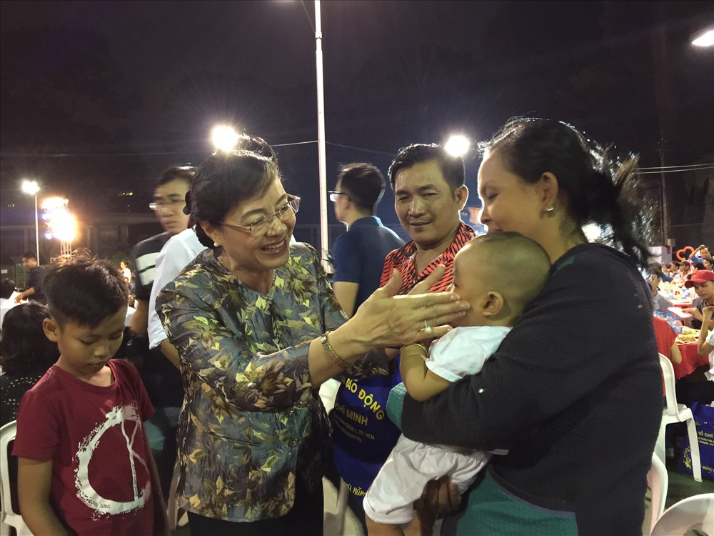 Chủ tịch HĐND TP Nguyễn Thị Quyết Tâm chúc Tết gia đình công nhân