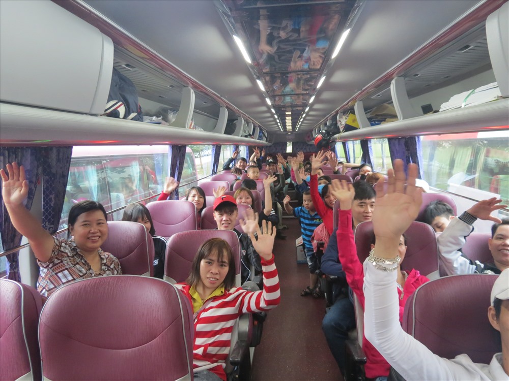 Anh chị em CN trên chuyến xe về Hà Nội, địa phương xa nhất