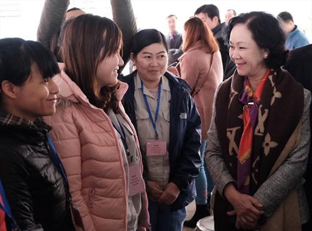 Ngày 4.2, bà Trương Thị Mai - Ủy viên Bộ Chính trị, Bí thư Trung ương Đảng, Trưởng ban Dân vận Trung ương - giao lưu với công nhân tại KCN Bắc Thăng Long (Hà Nội). Ảnh: SƠN TÙNG