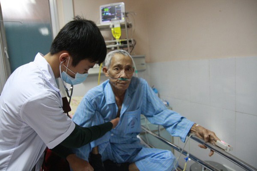 Bác sĩ lo trực cấp cứu, bệnh nhân lo ăn tết trong bệnh viện.Ảnh: P.V