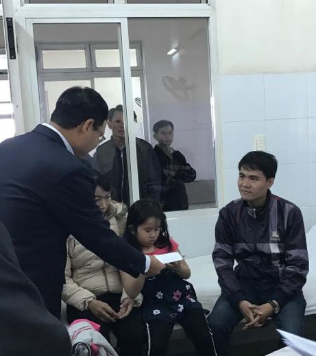 Chính quyền Đà Nẵng thăm hỏi các nạn nhân đàng điều trị tại BV Đà Nẵng
