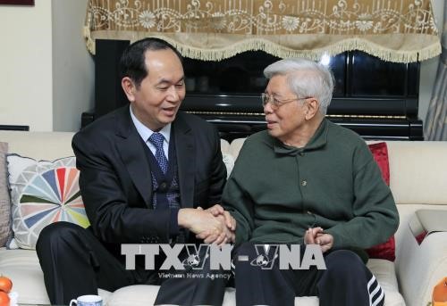 Chủ tịch nước Trần Đại Quang đến thăm, chúc Tết Kiến trúc sư Nguyễn Trực Luyện. Ảnh: Nhan Sáng/TTXVN