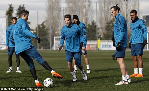 Gareth Bale (thứ hai từ phải sang) được kì vọng sẽ ra sân ở trận gặp PSG. Ảnh: Getty Images.