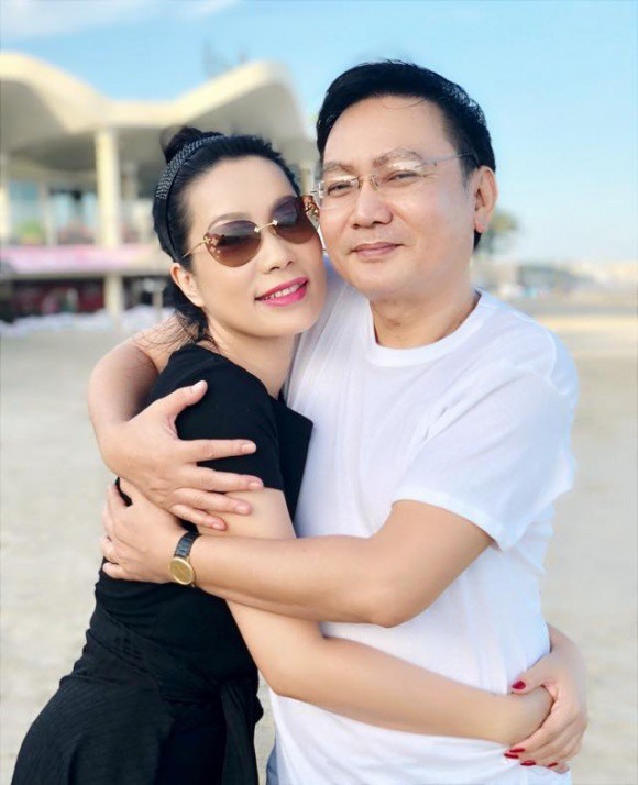 Á hậu Trịnh Kim Chi khoe ảnh hạnh phúc bên ông xã trong ngày Valentine thứ 18 cùng nhau