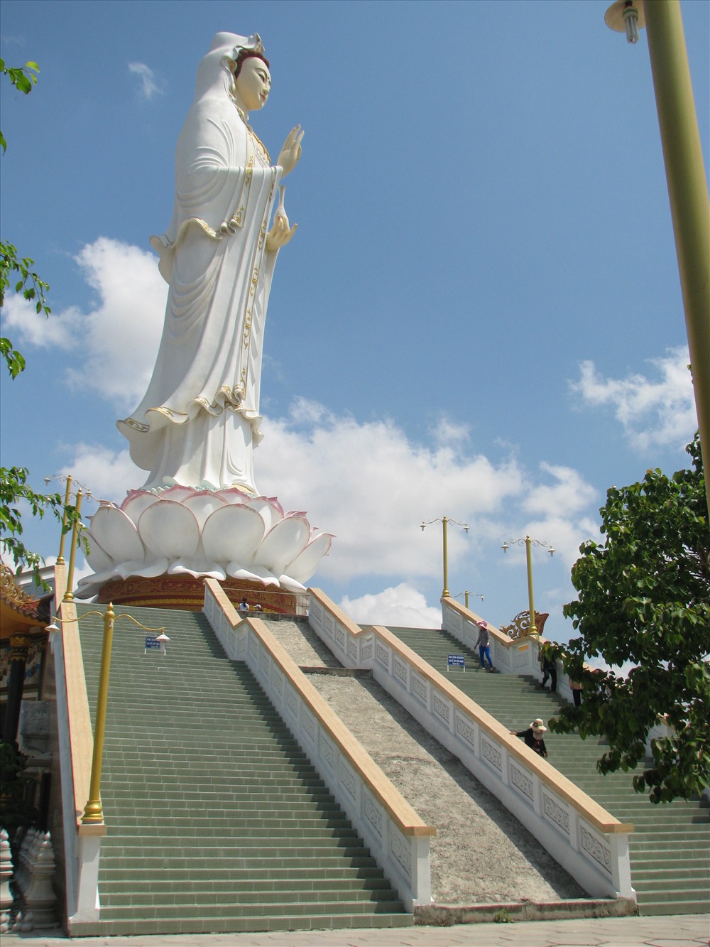 Chùa Hưng Thiện với tượng Phật bà Cao nhất ĐBSCL là nơi hành hương mùa Tết này (Nhật Hồ)