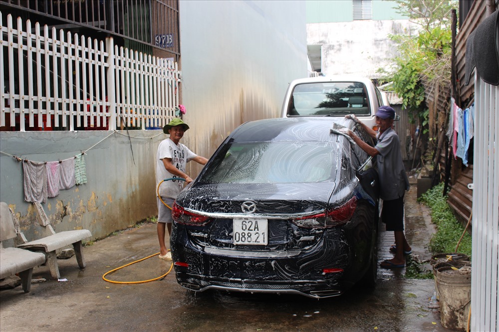 Giá rửa xe tăng khoảng 20% so với ngày thường.
