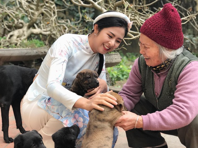 Hoa hậu Ngọc HânHoa hậu Ngọc Hân kể mỗi khi Tết đến, cô thích nhất là được về với bà ngoại và giúp ngoại chăm những chú cún Phú Quốc lai H'Mông.