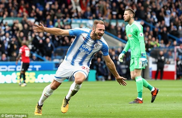 Depoitre đã ghi bàn trong chiến thắng của Huddersfield Town trước Man United hồi đầu mùa. Ảnh: Getty Images.