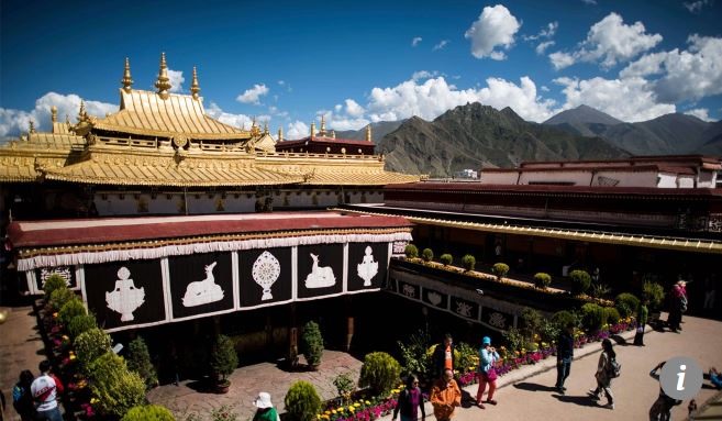 Đền Jokhang được UNESCO công nhận là Di sản thế giới. Ảnh: SCMP.