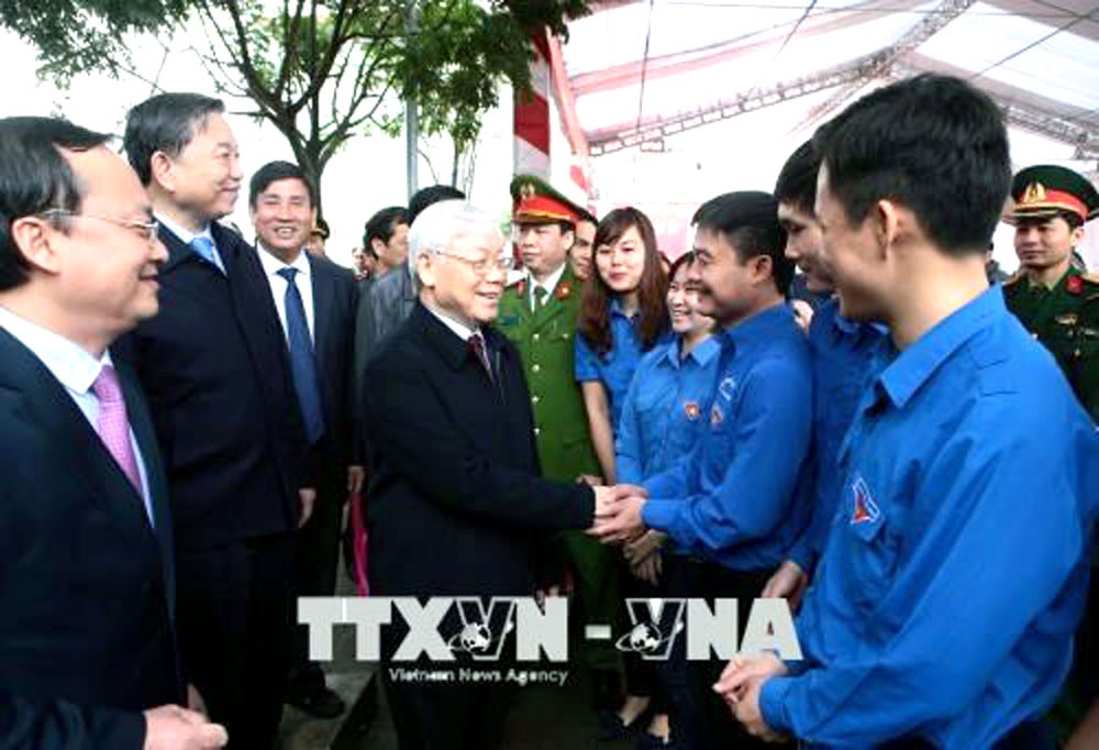 Tổng Bí thư Nguyễn Phú Trọng với đoàn viên, thanh niên tỉnh Hưng Yên.