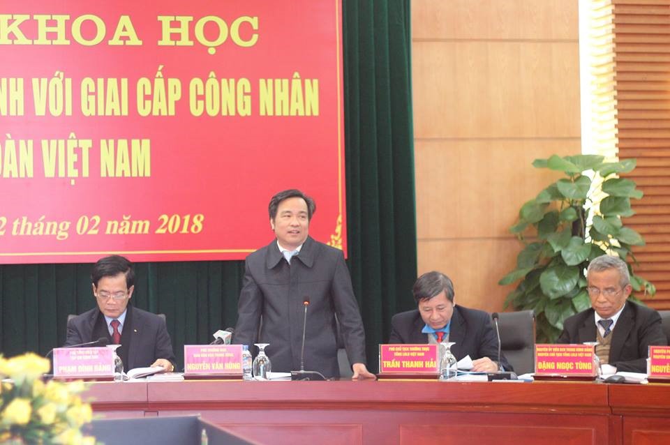 Ảnh: TS Nguyễn Văn Hùng - Phó Trưởng Ban dân vận Trung ương phát biểu. Ảnh: Trần Vương