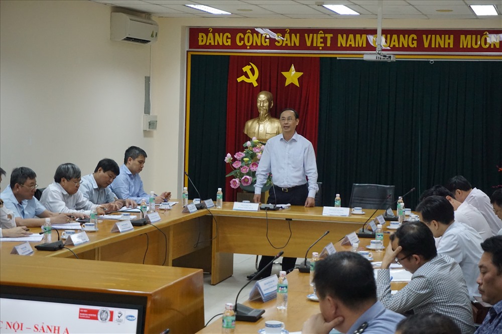 Thứ trưởng Bộ GTVT Lê Đình Thọ chỉ đạo các giải pháp giảm UTGT khu vực sân bay TSN trong dịp Tết Nguyên đán 2018.