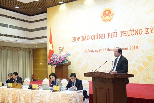 Bộ trưởng, Chủ nhiệm VPCP Mai Tiến Dũng phát biểu tại họp báo. Ảnh: VGP.