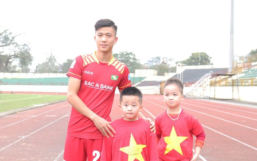 Phan Văn Đức là một trong số 2 tuyển thủ U23 Việt Nam cùng Phạm Xuân Mạnh ở SLNA nhận được nhiều sự chú ý.  Ảnh: Trung Kiên/BNA