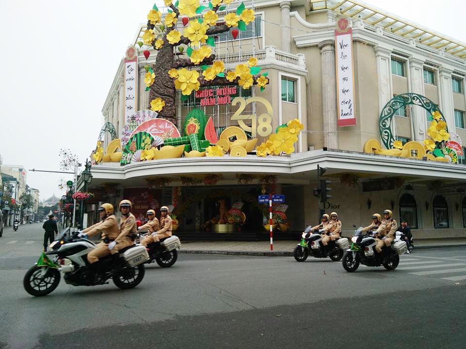 Công an TP Hà Nội tổ chức ra quân cho toàn bộ lực lượng Cảnh sát giao thông (CSGT)  đường bộ đường sắt nhằm bảo đảm trật tự an toàn giao thông (ATGT) trên địa bàn Thủ đô đầu năm 2018.