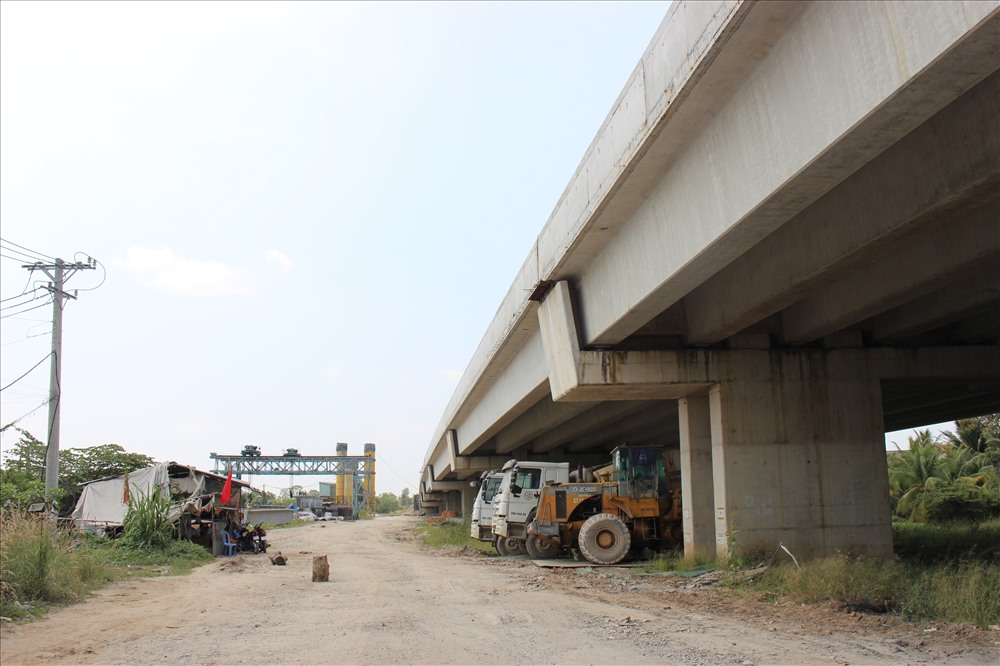 Cầu vượt đã thi công hoàn chỉnh qua địa phận huyện Cần Giuộc, tỉnh Long An.
